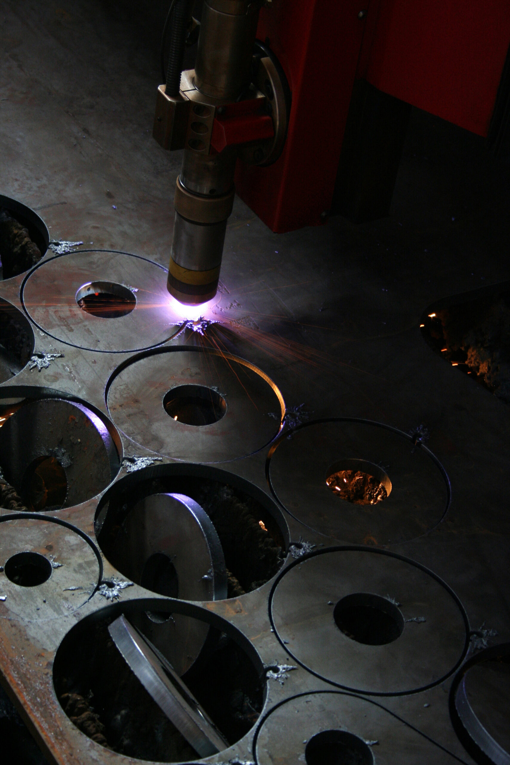 welding Excavator bucket dropping dirt into an open trench.